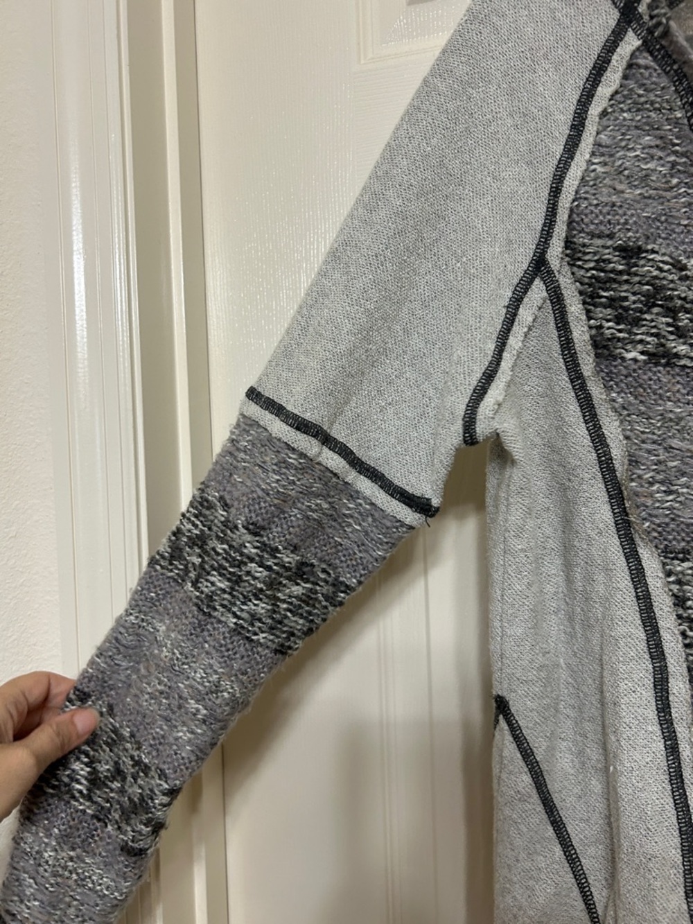 Lightweight Gray Striped V Neck Sweater Summer Beach Vibes Exposed Seams - Picture 5 of 14